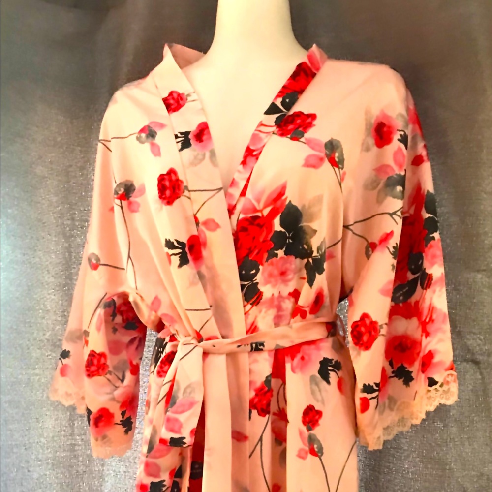 Floral Pink Robe with lace detail